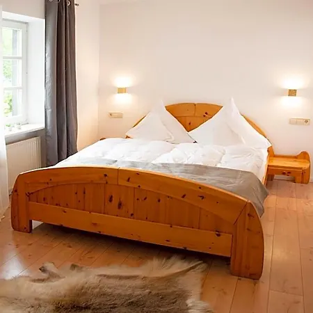 Halferschenke Hotel